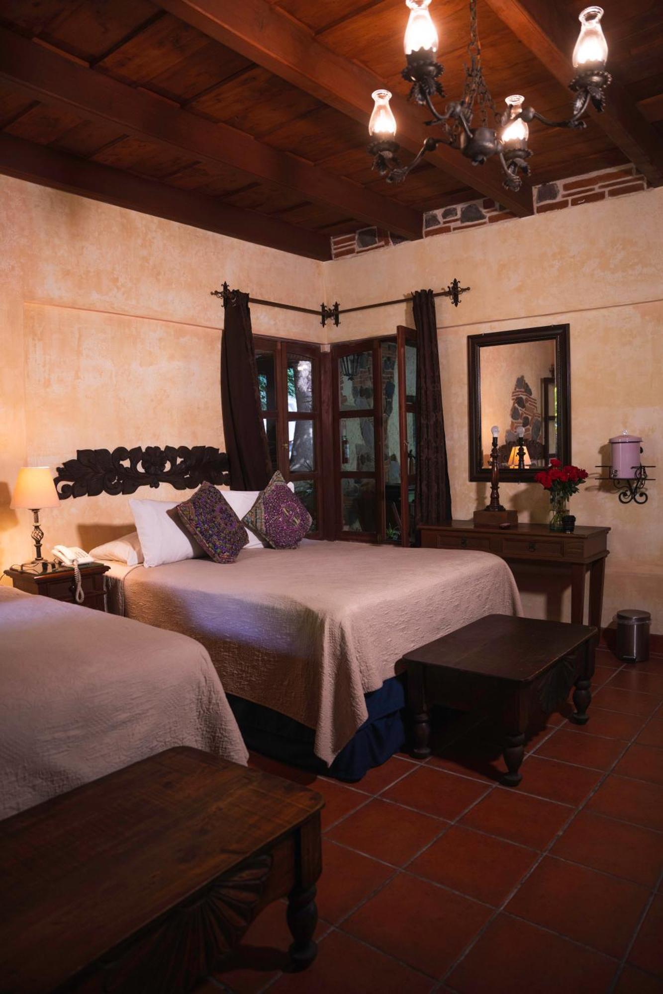 Hotel Real Plaza Antigua ภายนอก รูปภาพ