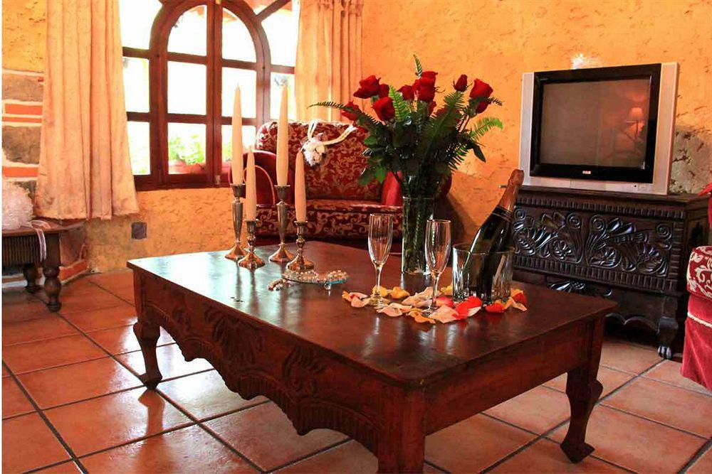 Hotel Real Plaza Antigua ภายนอก รูปภาพ